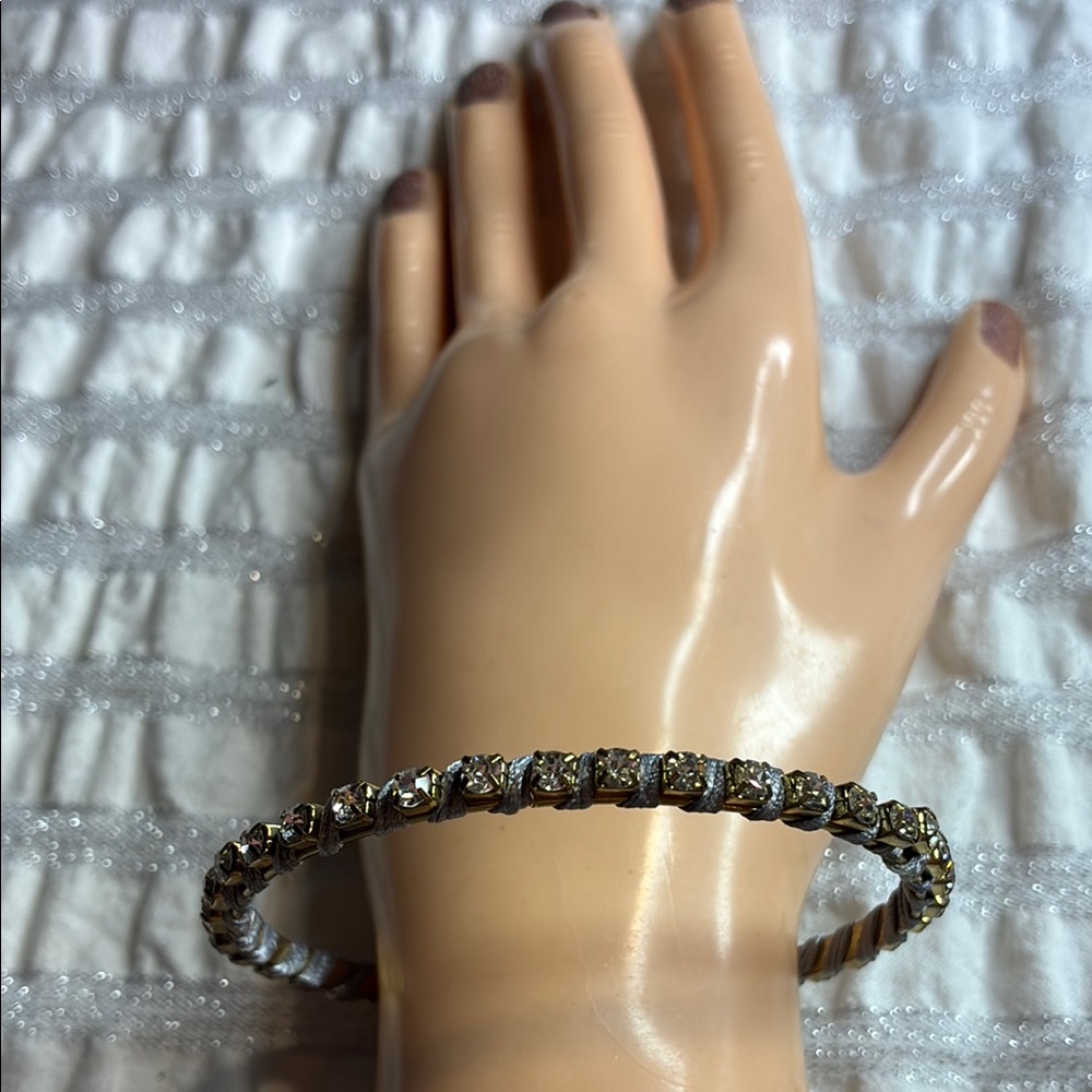 Elegant Gold wrapped with purple ribbon bangle Bracelet
